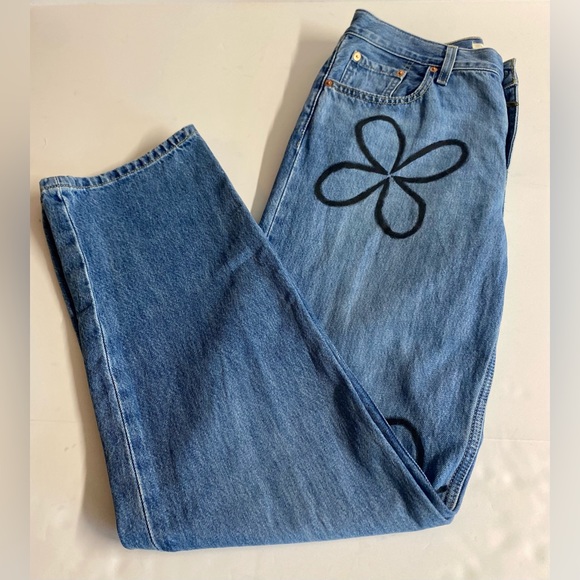 Levi’s -Low Pro Straight with 70’s boho black flower.Great condition..Size 29 - Picture 9 of 10